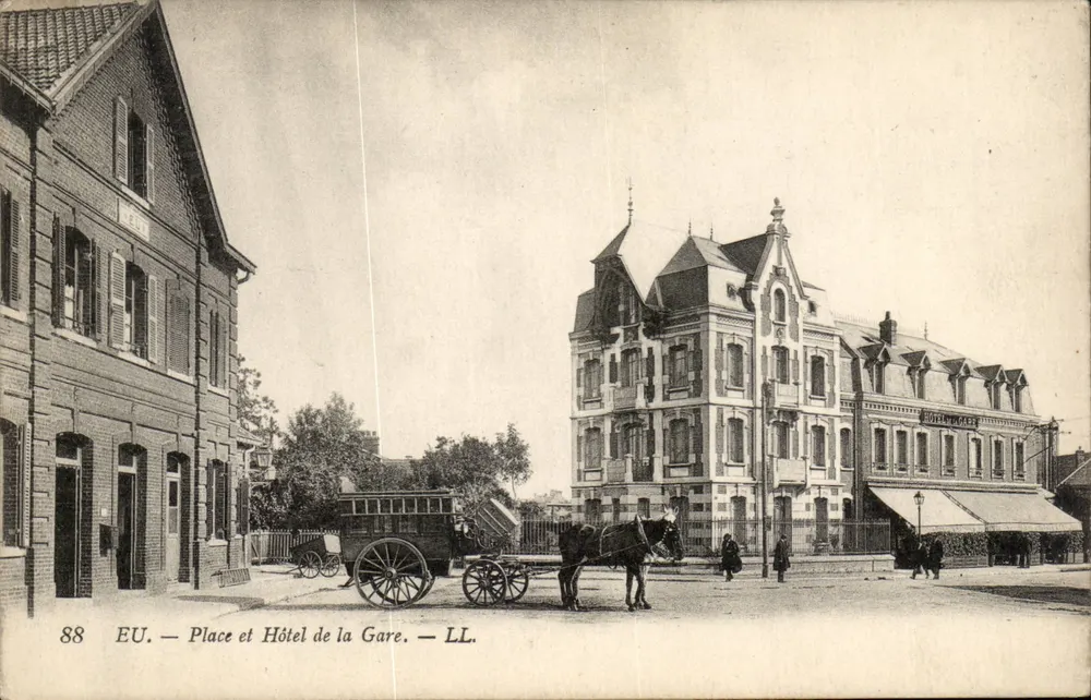 Eu — Praça e Hotel da Estação — LL. — N°88 - Frente