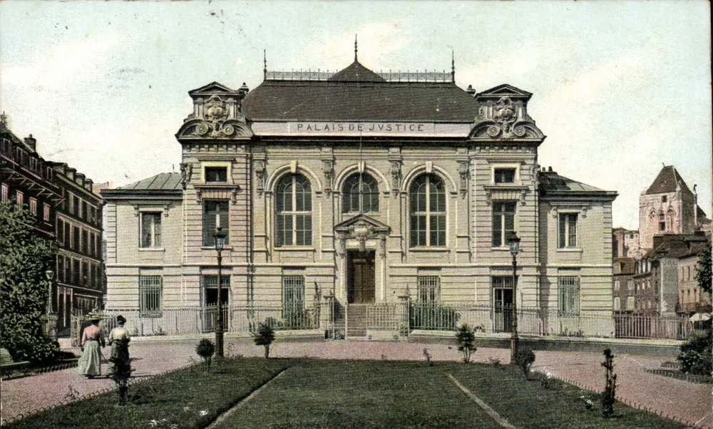 Palácio de Justiça — Dijon — AQUA PHOTO - Frente
