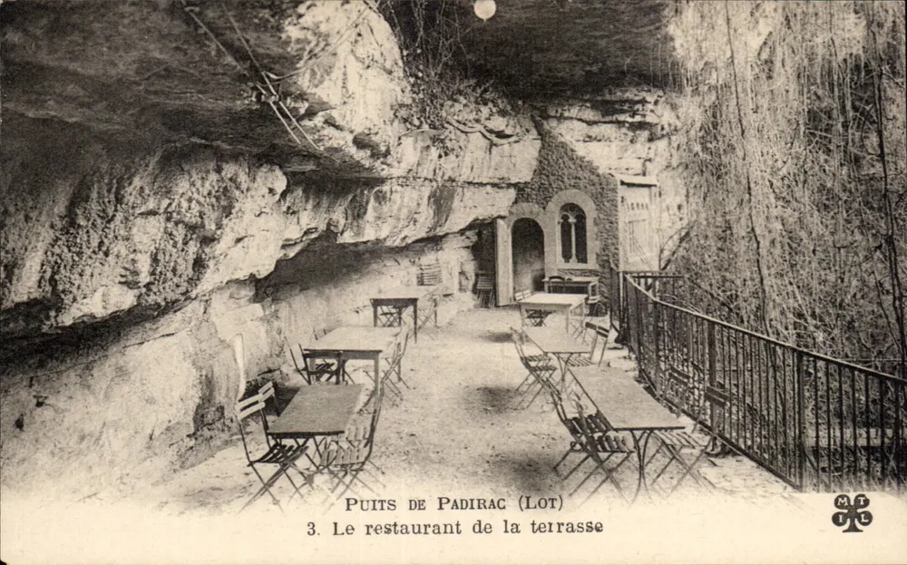 Poço de Padirac (Lot) — O restaurante da varanda — MTLE, n°3 - Frente