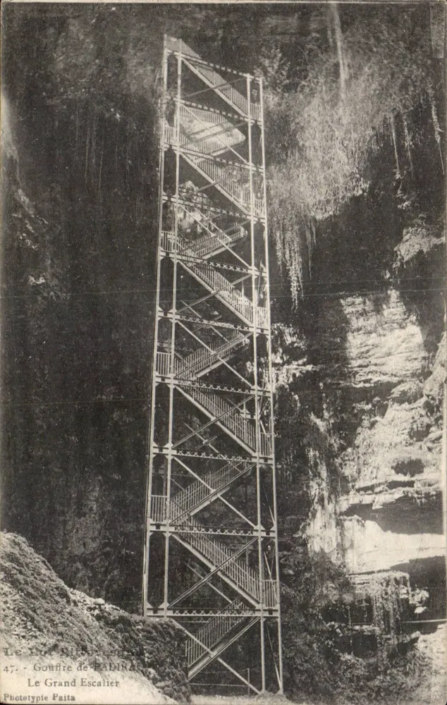 A Grande Escada — Gruta de Padirac — Fototipia Faita - Frente