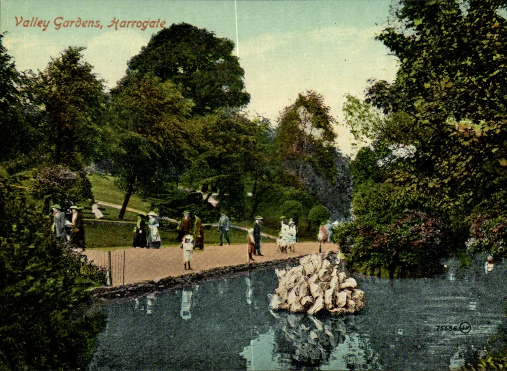 Valley Gardens, Harrogate — Ansicht eines Gartens mit Teich — Valentine's Series, n° 75686 - Vorderseite