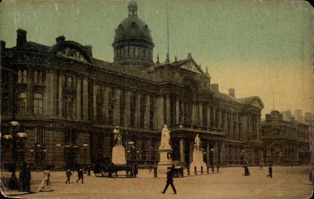 Palast der Justiz von Birmingham — Ansicht der Plaza mit Statuen — Verleger Tuck & Sons, Nr. 5863 - Vorderseite