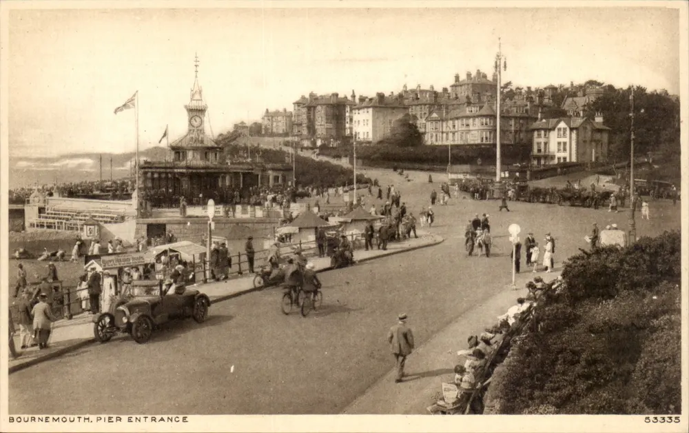 Bournemouth, Pier Entrance — Ansicht des Docks und Gebäude — Verlag Wells, Nr. 53335 - Vorderseite