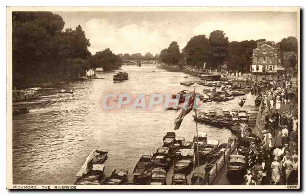 Richmond, The Riverside — vista del río con barcos y paseantes — Fotocrom Wells, n° 63656 - Anverso
