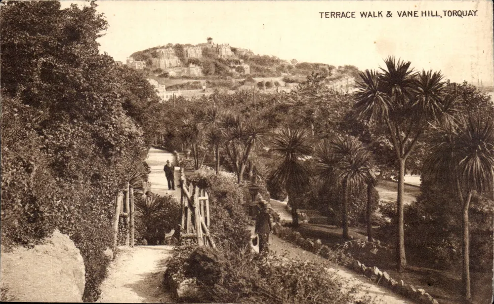 Terrace Walk & Vane Hill, Torquay — Panoramablick mit Weg und Palmen — Verlag Ern. hop. Wholesale Newsagent & Stationer, Torquay - Vorderseite