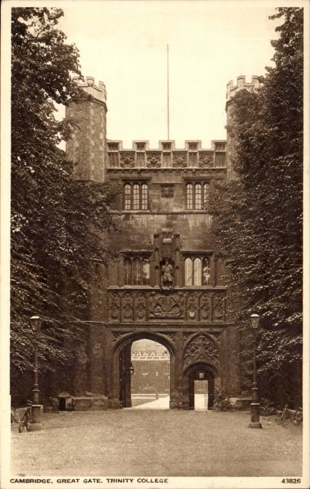 Cambridge, Great Gate, Trinity College — Photochrom, n° 43826 - Recto