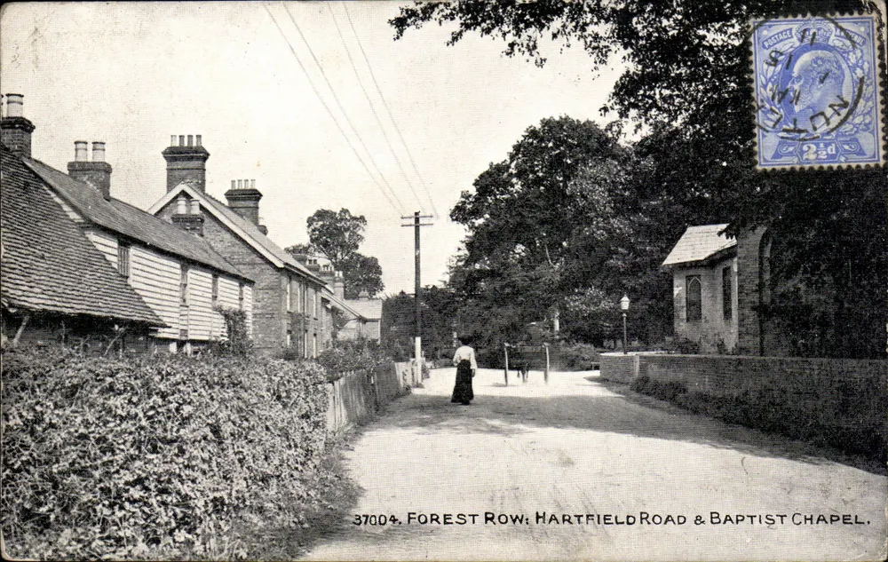 Forest Row, Hartfield Road & Baptist Chapel — 37004 — Photochrom Co. Ltd. - Vorderseite