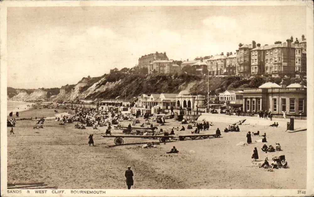 Sands & West Cliff, Bournemouth — vista della spiaggia e del promontorio — W.J. Nigh, Ventnor, n° 3148 - Recto