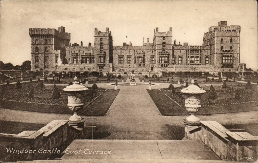 Windsor Castle, East Terrace — Aussicht auf Schloss und Garten — Serie Frith's, n° 66987 - Vorderseite