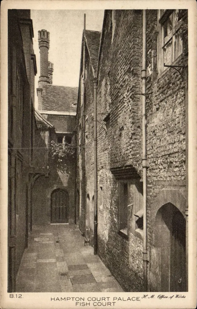 Hampton Court Palace — Fish Court — H.M. Office of Works, Serie B.12 - Vorderseite