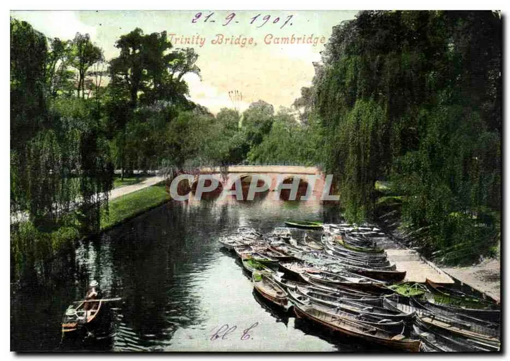 Trinity Bridge, Cambridge — vista del fiume con barconi — editore non visibile - Recto