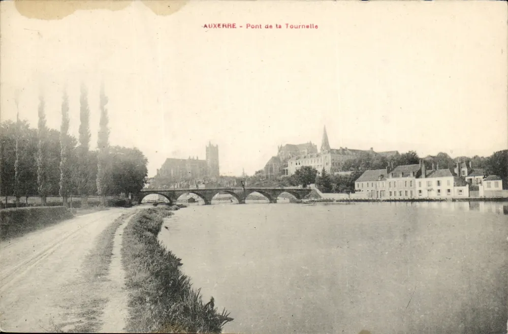 Auxerre - Ponte da Tournelle — vista do ponte e do castelo — editor desconhecido - Frente