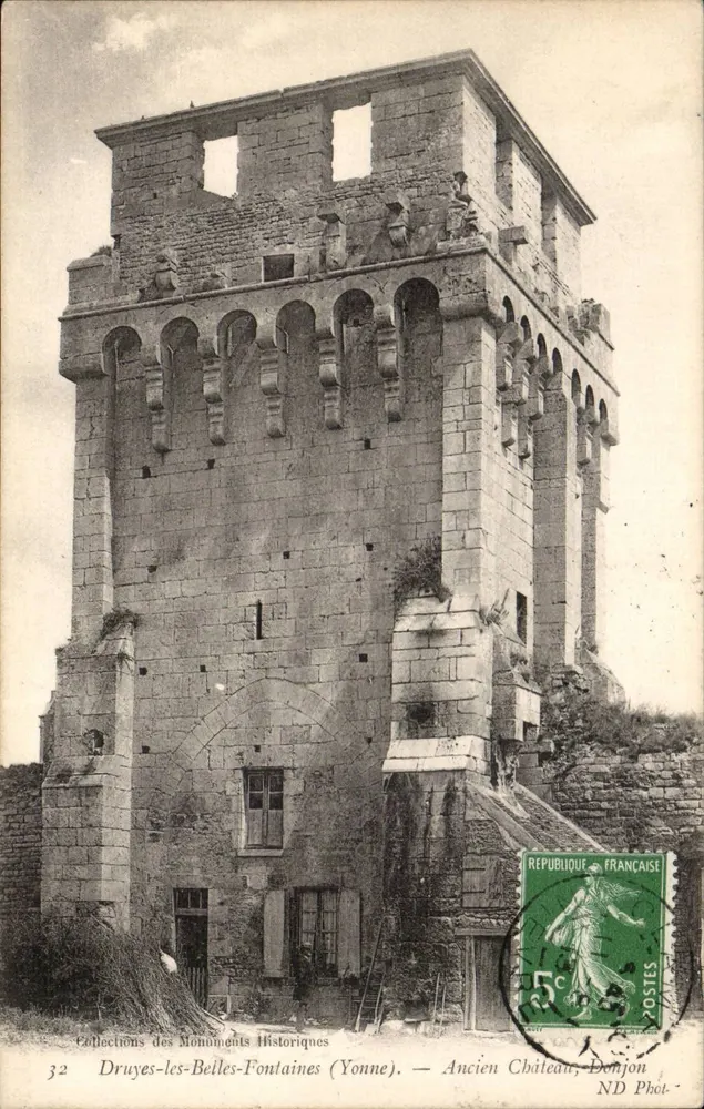 Druyes-les-Belles-Fontaines (Yonne) — Altes Schloss, Bergfried — Collections des Monuments Historiques - Vorderseite