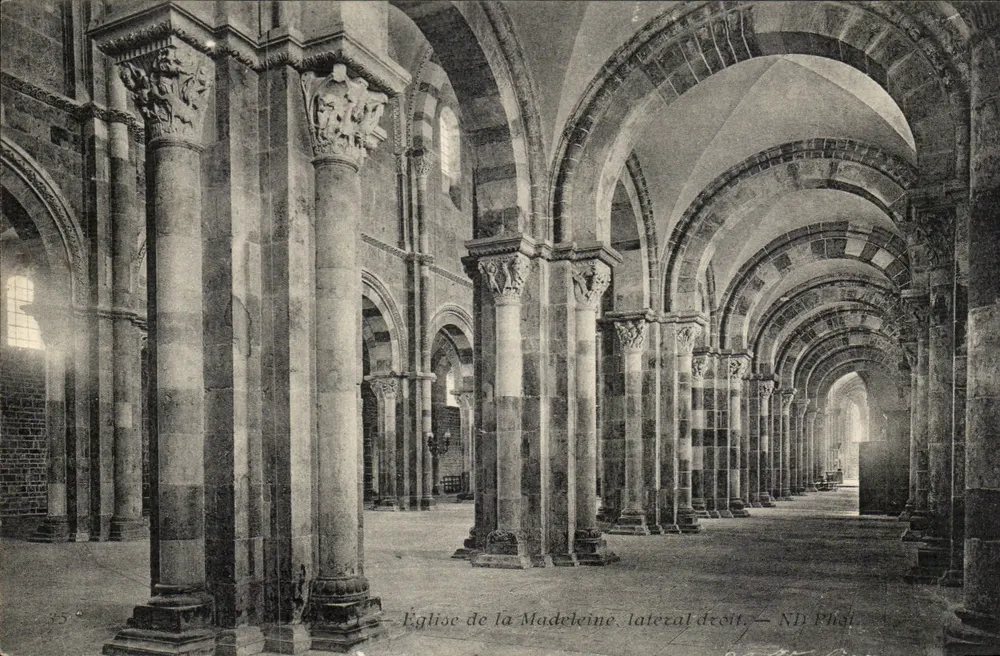 Kirche der Madeleine, rechte Seite — ND PHL - Vorderseite