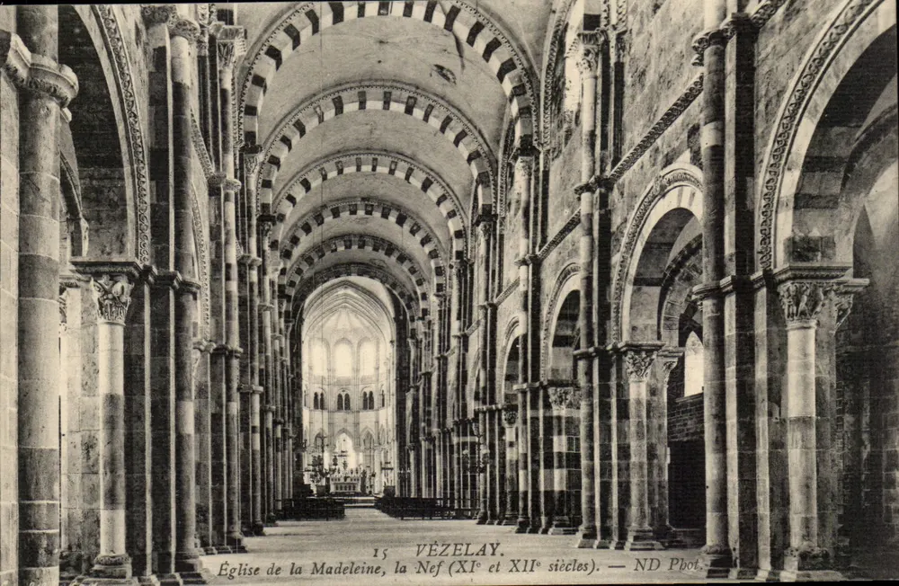 Vézelay — Kirche der Madeleine, die Kirchenschiff (11. und 12. Jahrhundert) — ND Phot. - Vorderseite
