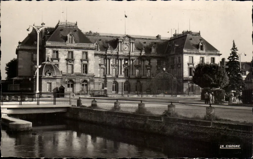 Hôtel de Préfecture de l'Aube — TROYES — Éditeur La Cigogne - Frente