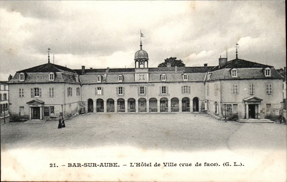 Bar-sur-Aube — Das Rathaus (Vorderansicht) — (G. L.) - Vorderseite