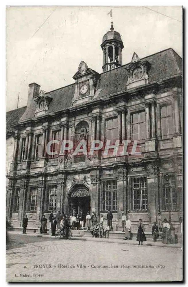 Troyes - Hotel de Ville - Iniciado em 1624, concluído em 1670 - L. Mairet, Troyes - Frente