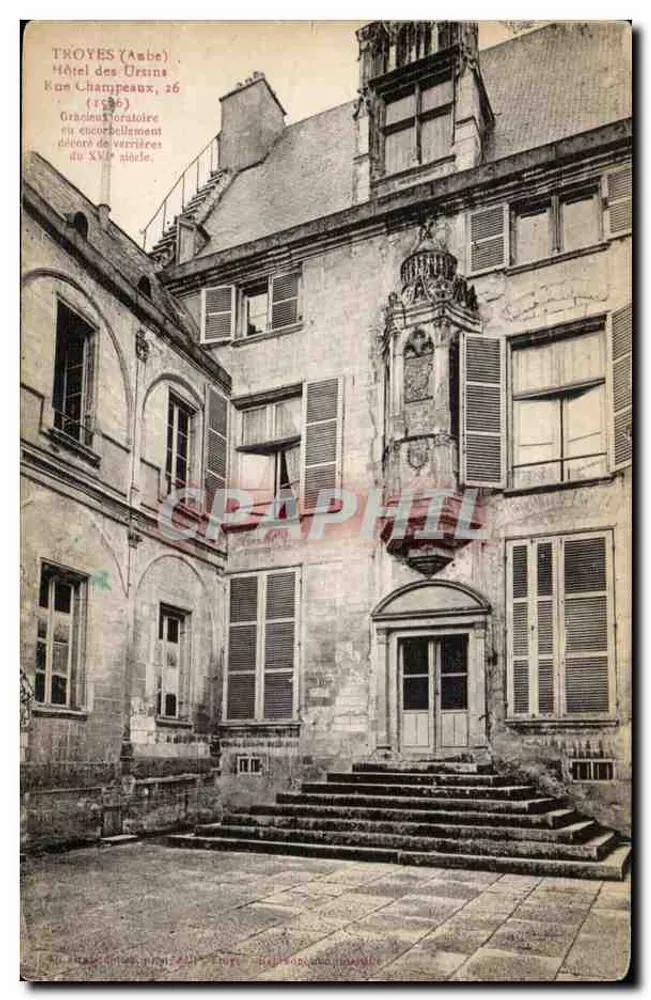 Troyes (Aube) — Hotel des Ursins, 26 — Prunkvolle Treppen mit farbigem Glas des 16. Jahrhunderts - Vorderseite