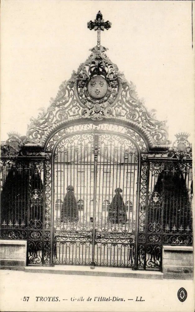 Troyes — Grille de l'Hôtel-Dieu — LL. — n°57 - Frente