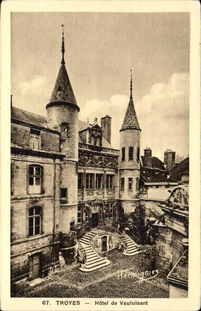 Troyes — Hotel de Vauluisant — Harmignies - Frente