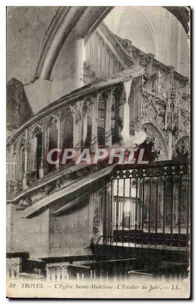 Troyes — Kirche Sainte-Madeleine — Treppenhaus Juki - Vorderseite