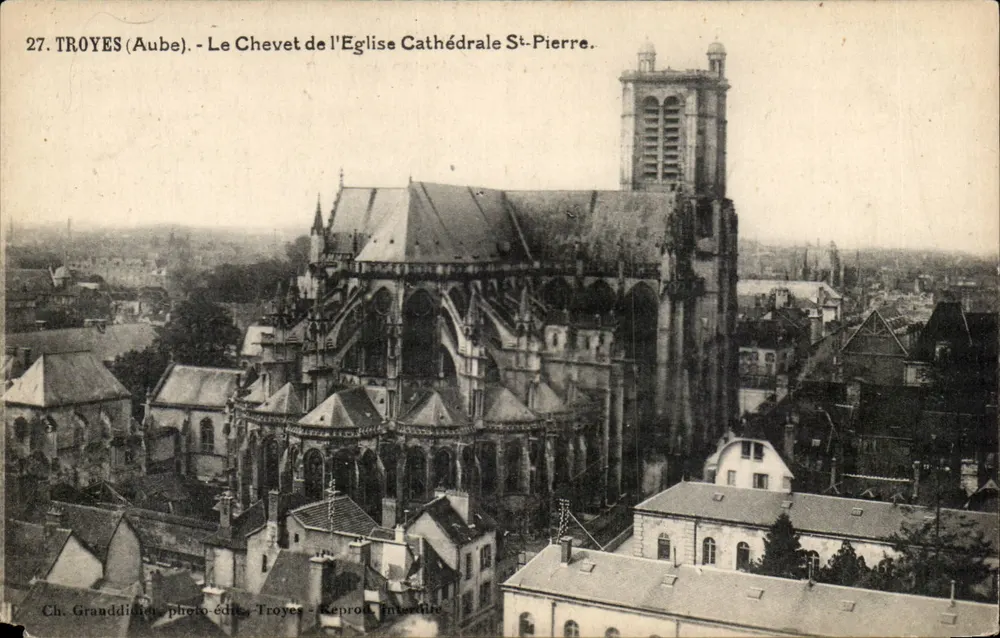 Troyes (Aube) — Der Chor der Kathedrale Saint-Pierre — Ch. Granddillet, Foto-Verlag Troyes, Reproduktion verboten - Vorderseite