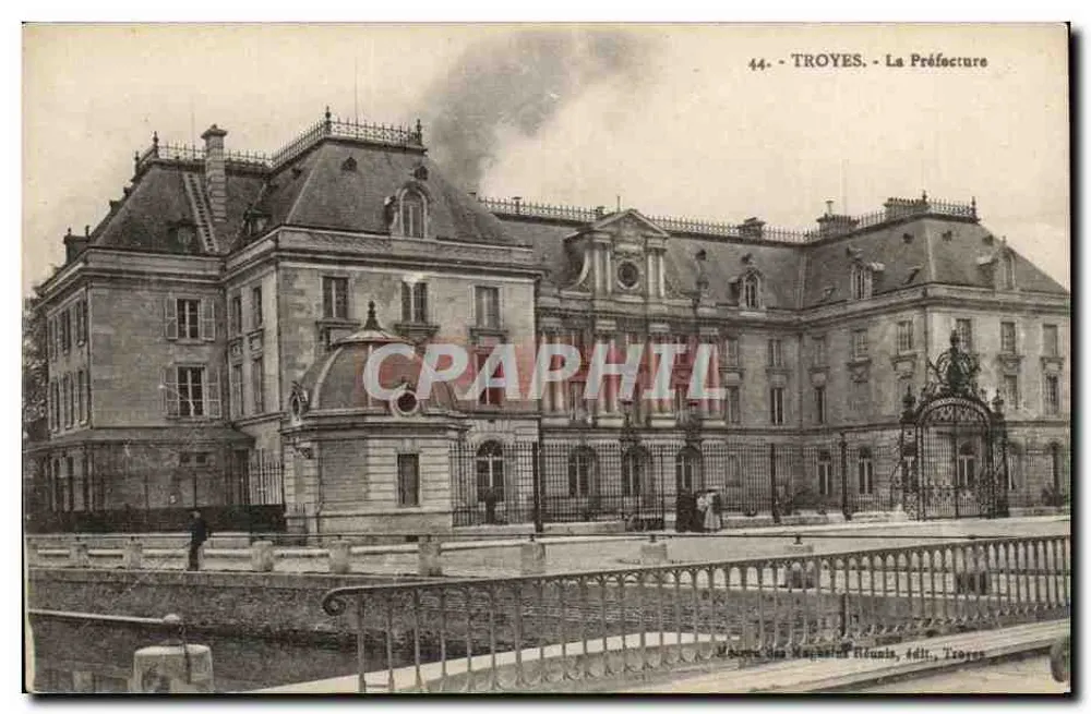 Troyes - A Prefeitura — editor: Maison des Magasins Réunis, Troyes, n° 44 - Frente