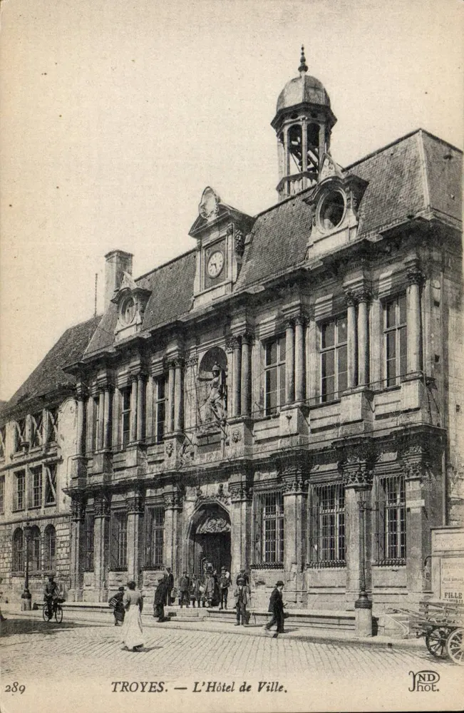 Troyes — O Hotel de Ville — NDHOT - Frente