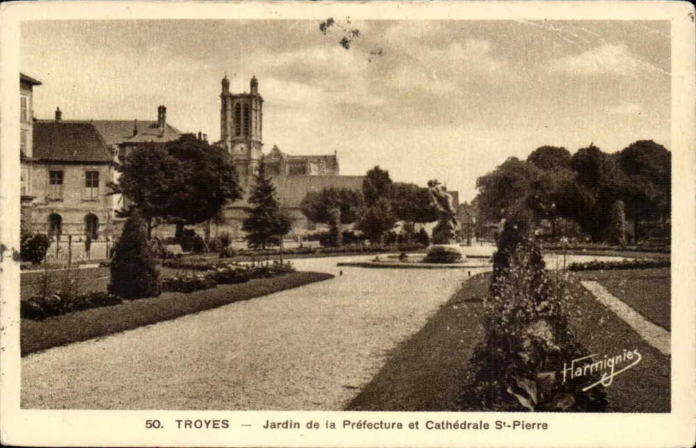 Troyes — Garten des Präfekten und Kathedrale Saint-Pierre — Harmignies - Vorderseite