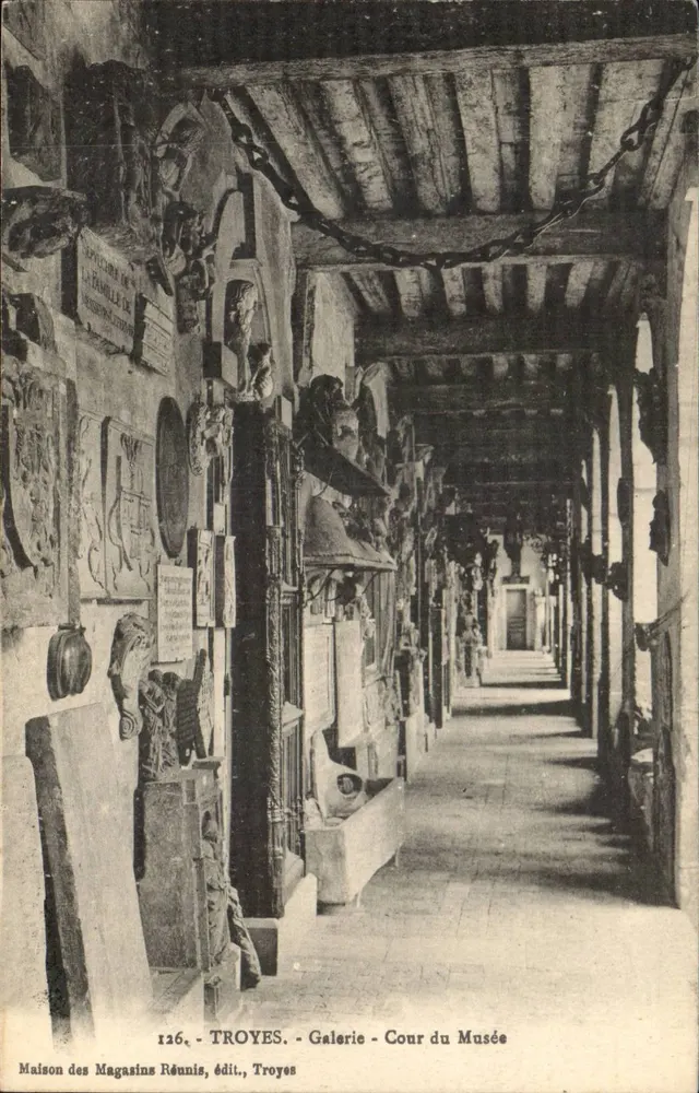 Troyes - Galeria - Cour do Museu - Maison des Magasins Réunis, editor, Troyes - Frente