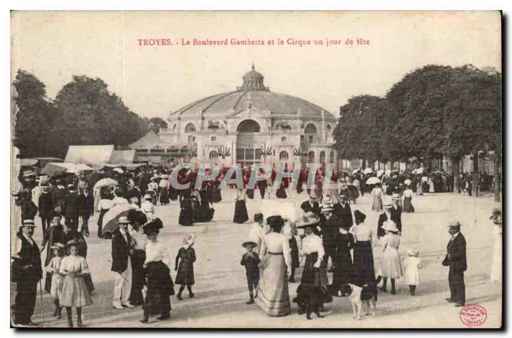 Troyes - Boulevard Gambetta und der Cirque an einem Festtag — Verlag Prunelard, Troyes - Vorderseite