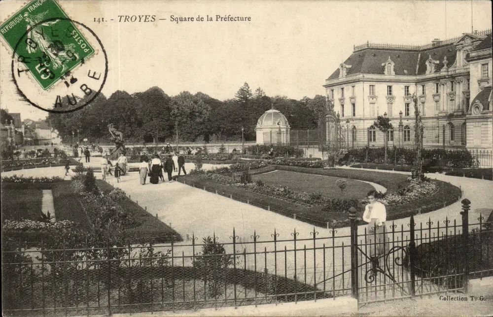 Troyes — Praça da Prefeitura — Coleção T. G. - Frente