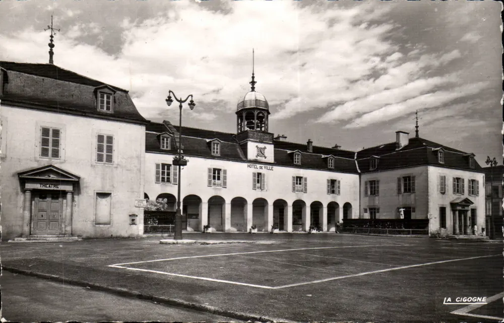 Bar-sur-Aube — Hotel de Ville e Teatro — La Cigogne - Frente