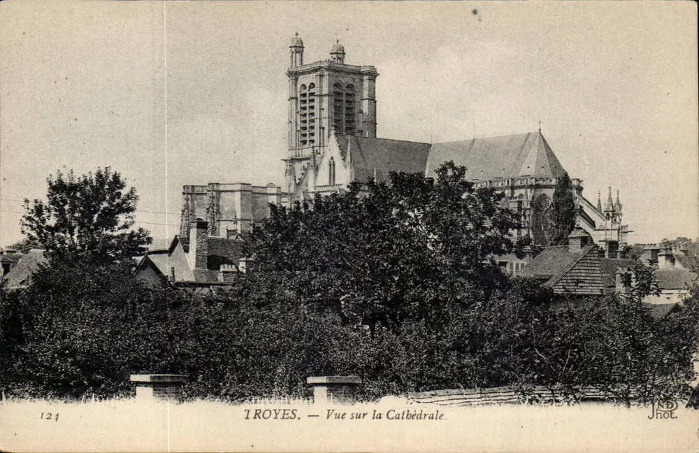 Troyes — Vista da Catedral — JAD HOT. - Frente