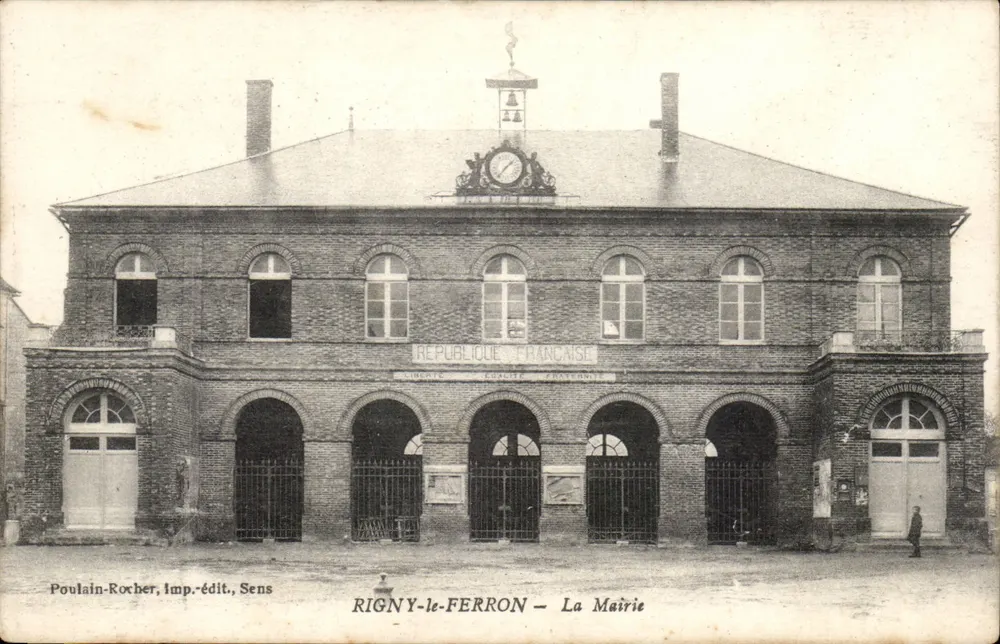 Rigny-le-Ferron — De Mairie - Voorkant