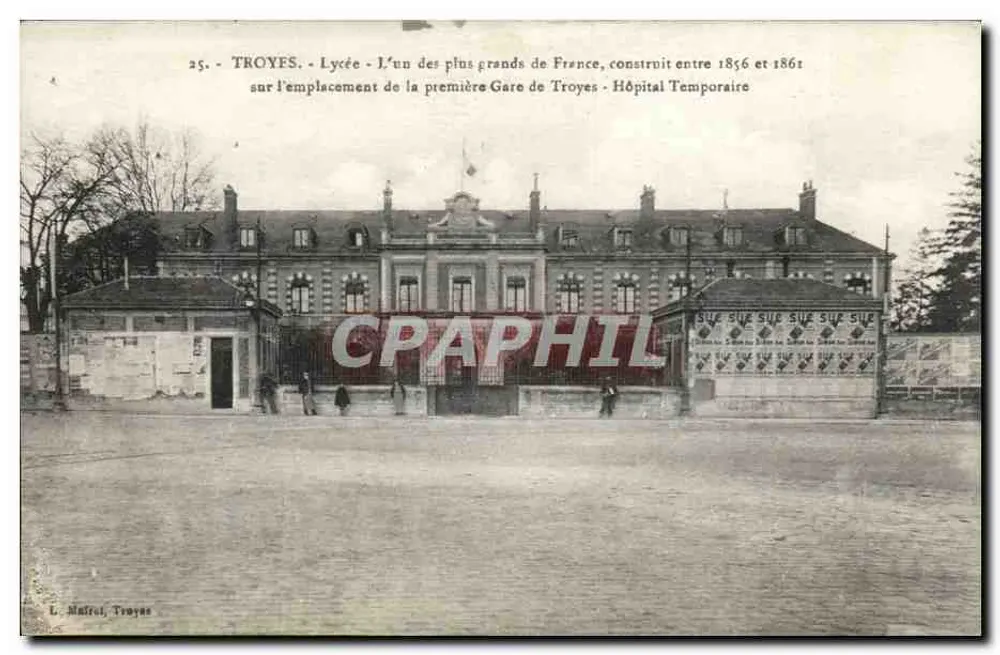 Troyes - Gymnasium - Eines der größten Frankreichs, zwischen 1856 und 1861 auf dem Gelände der ersten Bahnhof von Troyes errichtet - Temporares Krankenhaus - Vorderseite