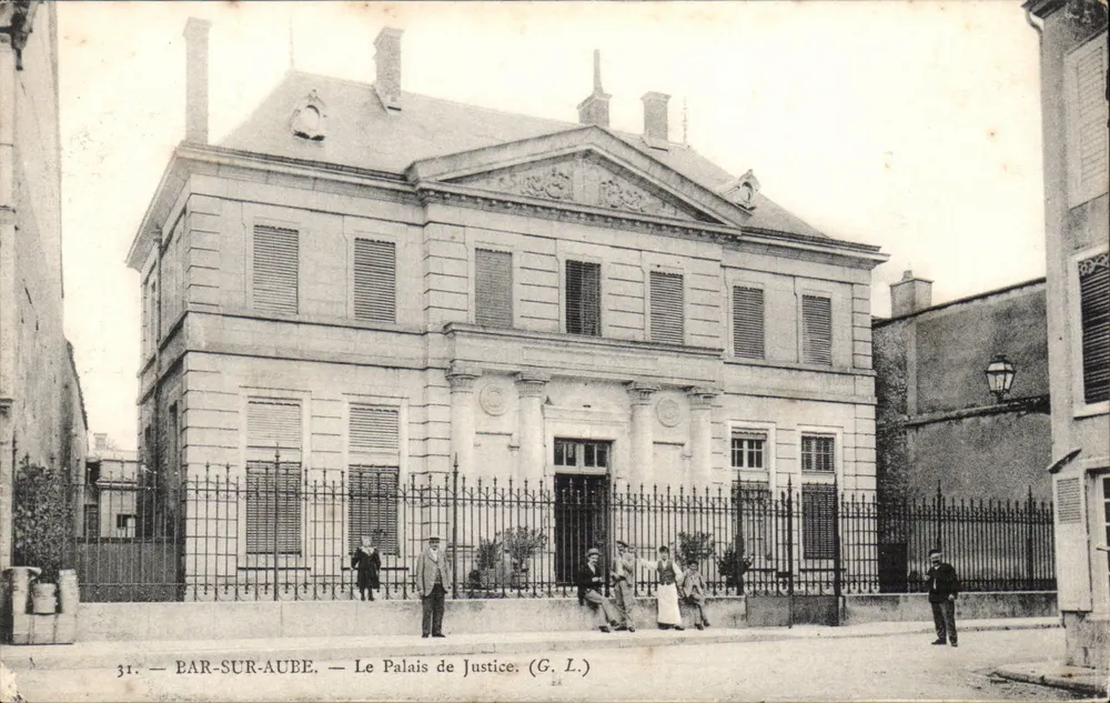 Bar-sur-Aube — O Palácio de Justiça — (G. L.) - Frente