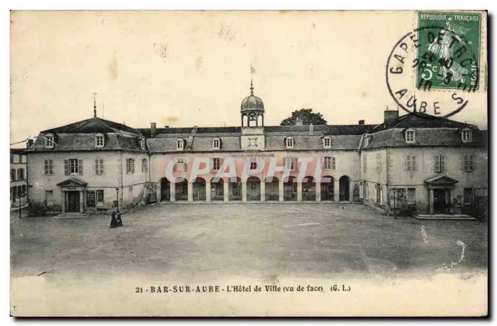 Bar-sur-Aube - O Hotel de Ville (vista frontal) — (G. L.) - Frente
