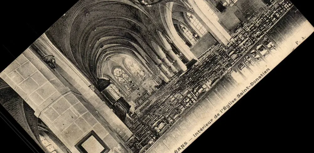 Sens — Interior da Igreja de São Donatiano — P.A. - Frente