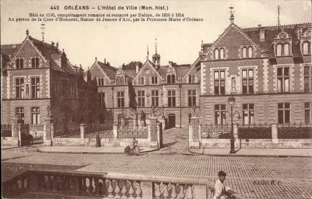 Orléans — L'Hôtel de Ville (Mon. hist.) — Edizione H. C. - Recto