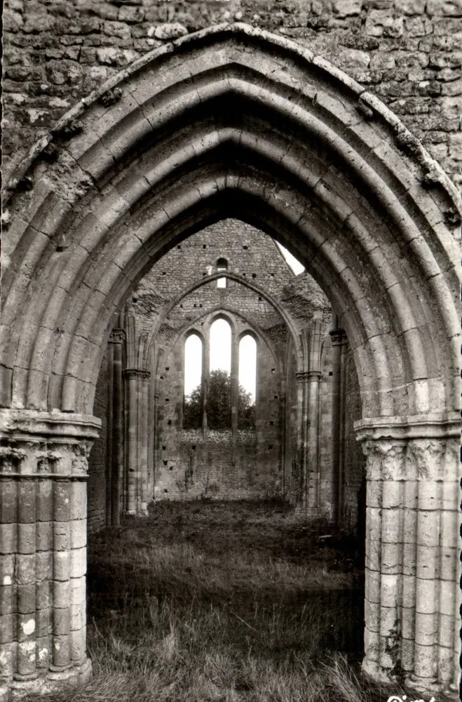 Yèvre-le-Châtel — Portal der alten Kirche Saint-Lubin — Combier Imp. Macon - Vorderseite