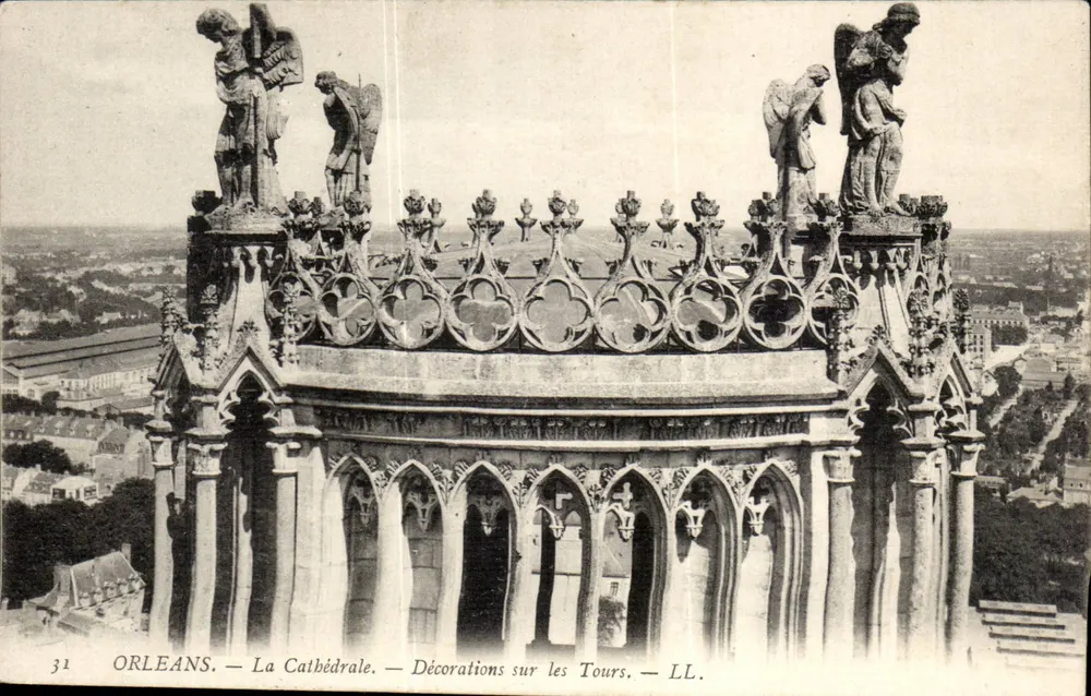 Orléans — A Catedral — Decorações nas Torres — LL. - Frente