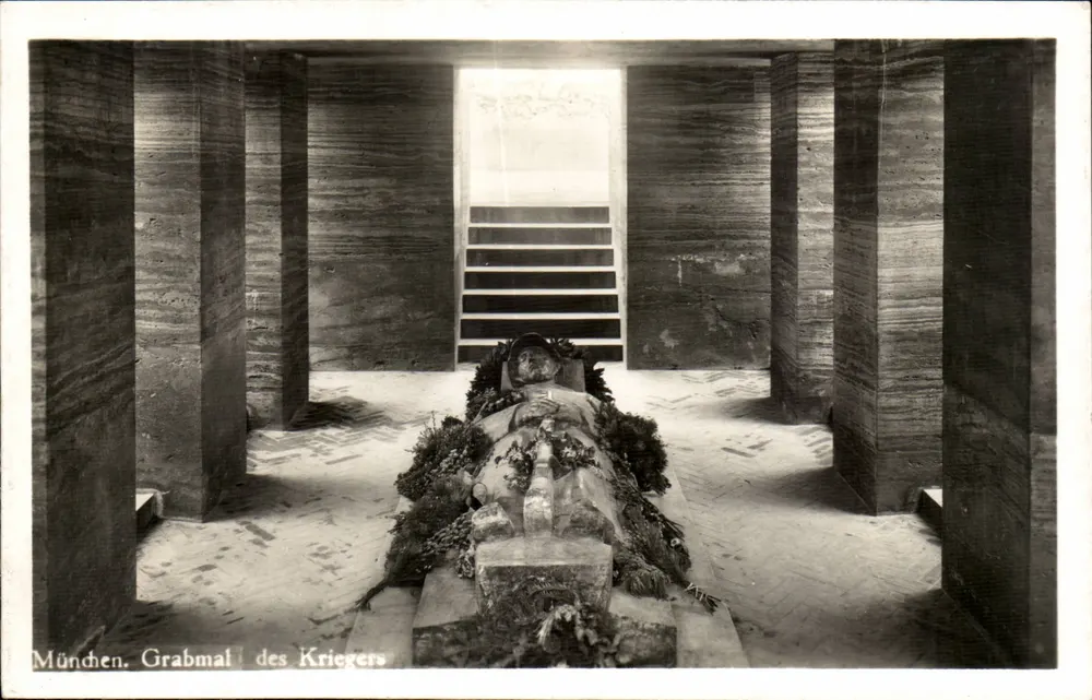 Munique. Monumento funerário do soldado — A. Lengauer, Munique Nr. 4 - Frente