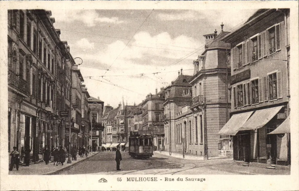 Mulhouse - Rue du Sauvage — widok ulicy z tramwajem — wydawca 'Album des Arts Historiques' nr 65 - Awers