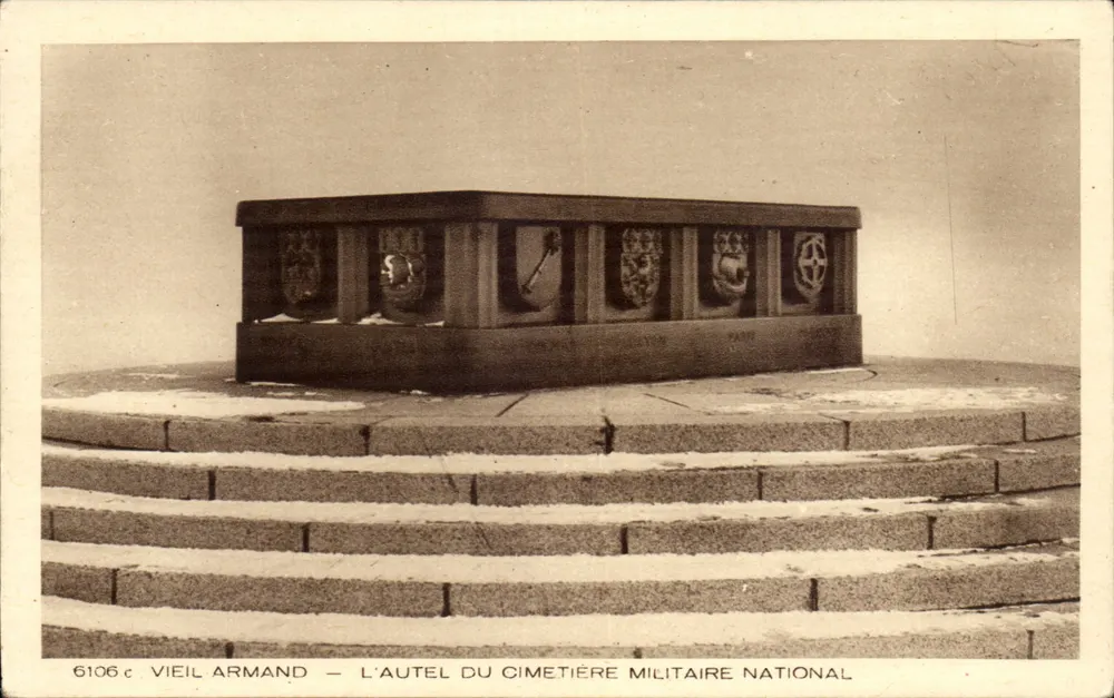 Old Armand — Der Altar des nationalen Militärfriedhofs — Verlag Braun & Cie, Dornach - Vorderseite