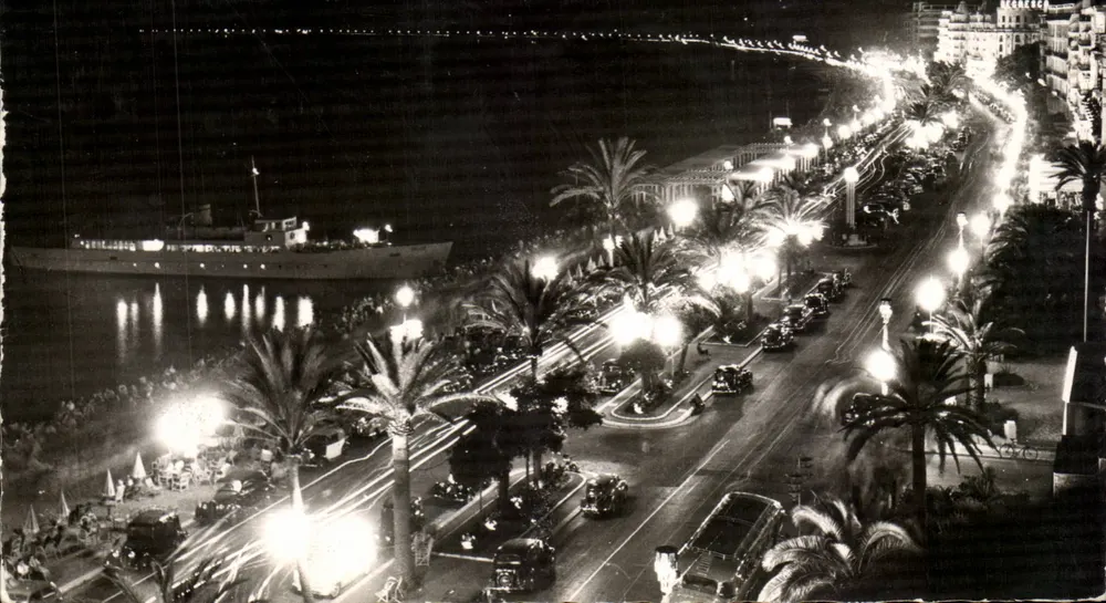 Nice — A Promenade dos Ingleses, à noite — Éditions d'Art Montluïet - Frente