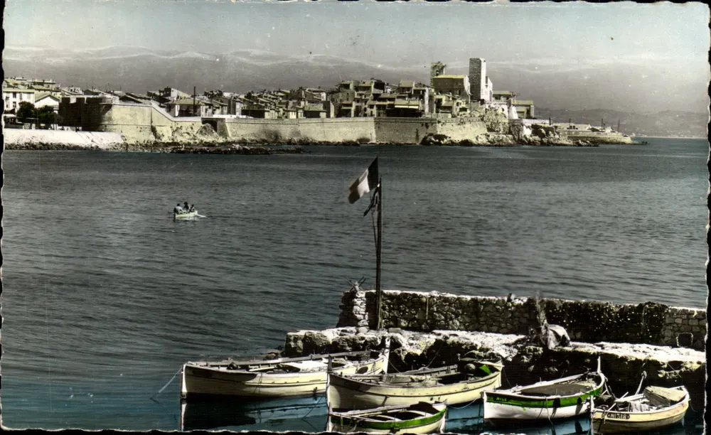 Antibes - Die Mauern und der Hafen von l'Illet - Vorderseite