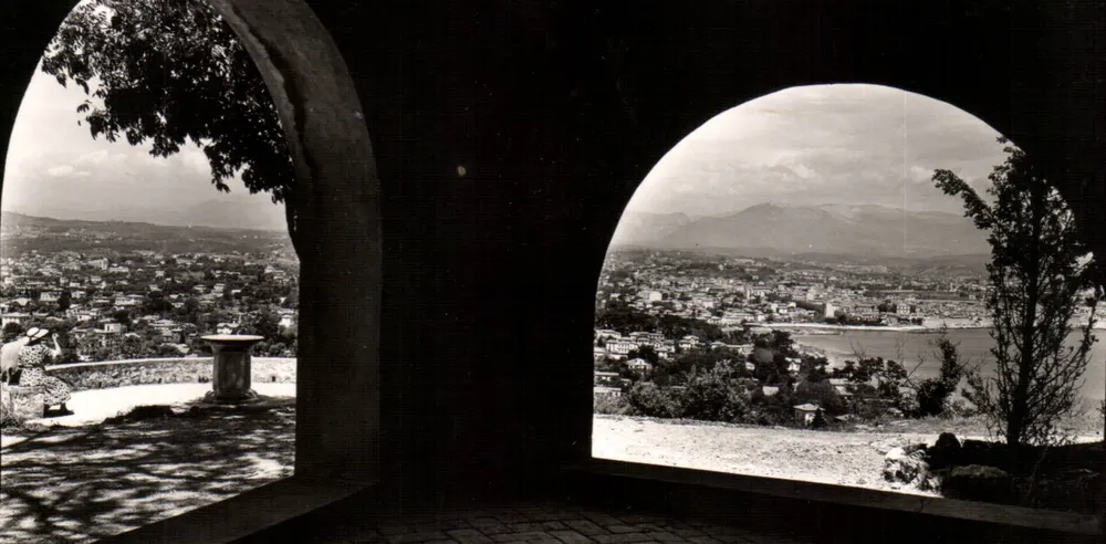 Vista de Antibes — La Garoupe — Editor: Fotógrafo Vélibe - Frente