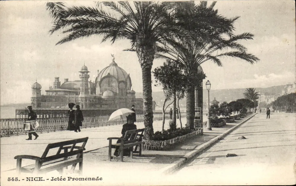 Nice - Jetée Promenade — vista da promenade com palmeiras e edifício com cúpula — editor MTS, n° 545 - Frente